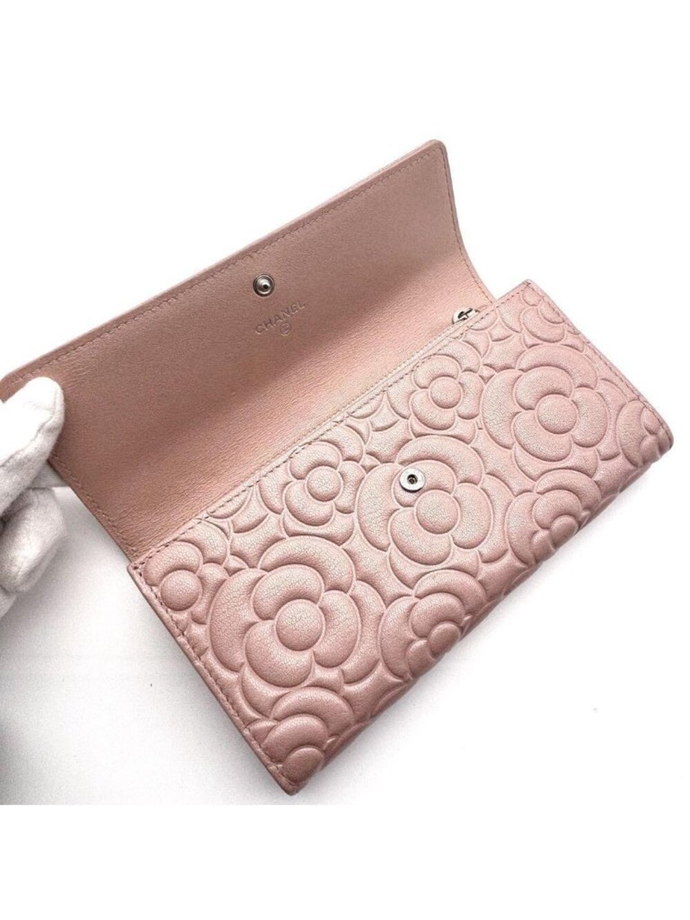 Chanel Wallet Camellia Embossed Flap - Picture 5 of 16
